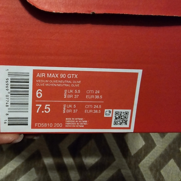 Nike's - Picture 8 of 8